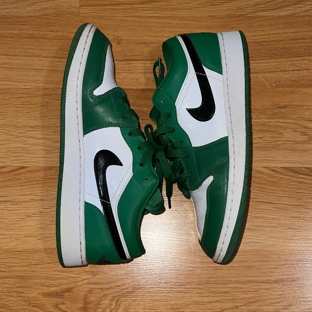 Nike Jordans 1 Low in Pine Green - Picture 6 of 6